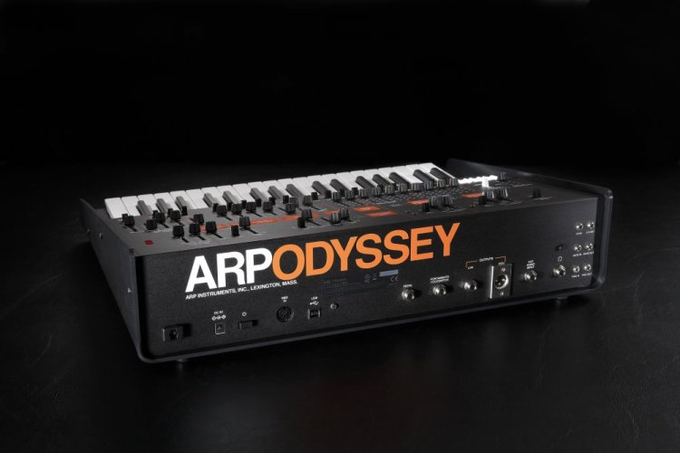 Korg ARP ODYSSEY - Duofonní syntezátor