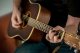 Návod pro začátečníky: jak se naučit hrát na kytaru