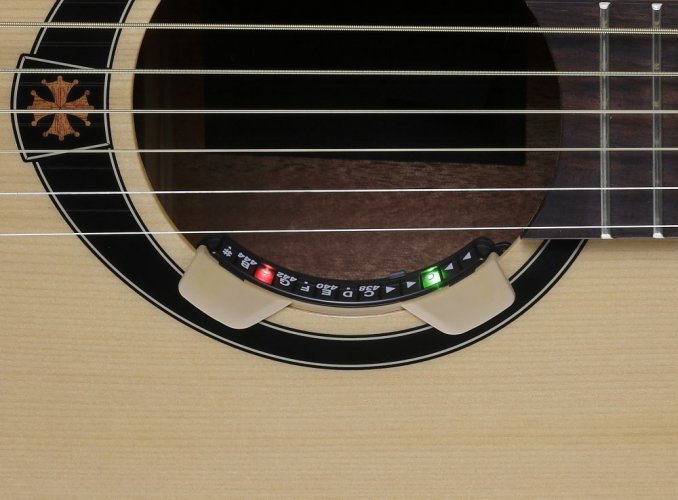 Korg Rimpitch C -  Tuner gitarowy montowany w otworze rezonansowym