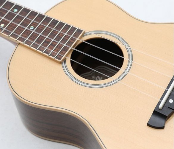 Moana M-300C - koncertní ukulele