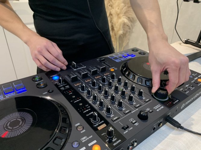Pioneer DJ DDJ-FLX6 - DJ kontrolér