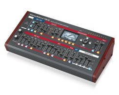 Behringer DEEPMIND 12XD - Stolní analogový syntezátor